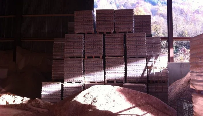 Storing of finished briquettes